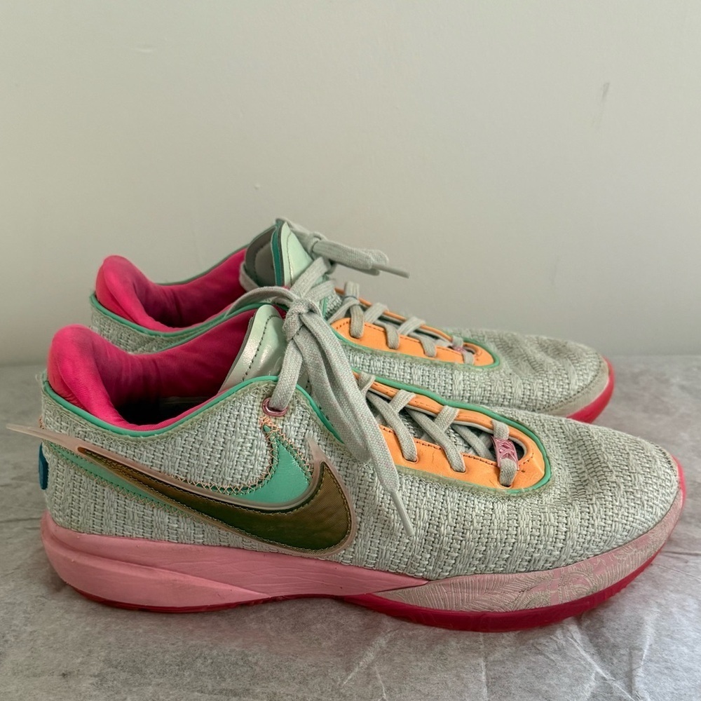 Nike LeBron James 20 XX Time Machine Sneaker Size 10.5 DJ5423-300 - Picture 5 of 9
